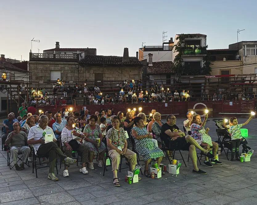 Microcine de verano en "NUESTRO PUEBLO" Villarino