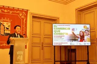 El concejal de Comercio, Pedro Martínez presentando la III Semana del Comercio | Salamanca24horas