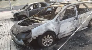 Calcinados de madrugada dos coches estacionados en el barrio San José