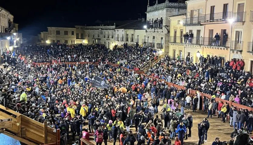 Ambiente previo a la capea nocturna del viernes en Ciudad Rodrigo. Foto S24H