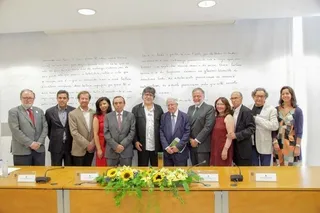 El escritor chileno Luis Sepúlveda, galardonado con el Premio Eduardo Lourenço
