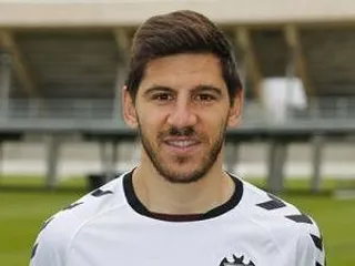 El Guijuelo incorpora al lateral izquierdo Diego Manzano