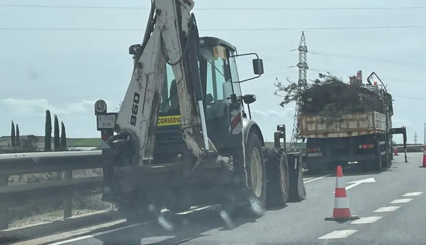 Cierre de la entrada al polígono de Los Villares por la A 62 (2)