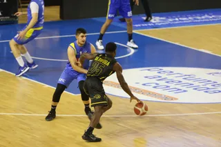 Ukawuba penetra ante Culleredo / FOTO SALAMANCA24HORAS.COM