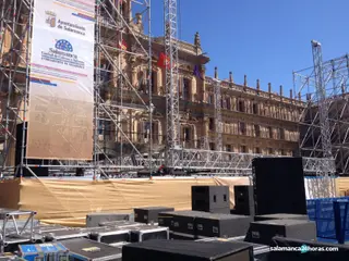 Montaje escenario plaza mayor