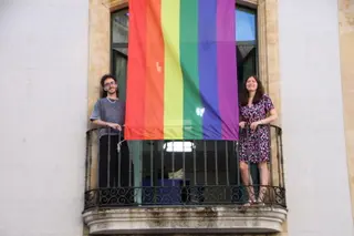 El Teatro Liceo se viste con los colores del Orgullo LGTBI+