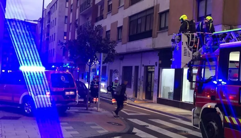 Incendio ático en calle Alfonso IX de León (9)