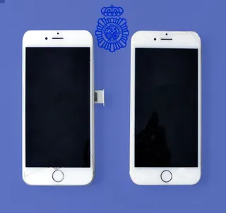 Dos de los teléfonos que portaba el detenido