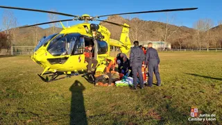 Herido un piloto de parapente tras sufrir una caída en Valdepiélago (León). 112 CyL