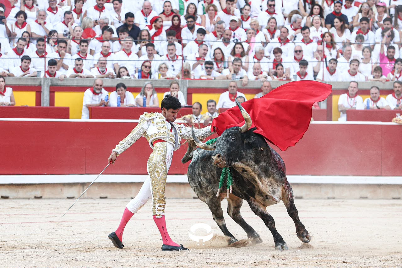 Manuel Diosleguarde pasea una oreja en su debut en Pamplona ante los Cebada Gago - Plaza de Toros de Pamplona