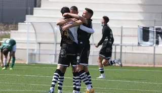 Ramiro, Mario y Jon Rojo se abrazan la temporada anterior | FOTO SALAMANCA24HORAS.COM