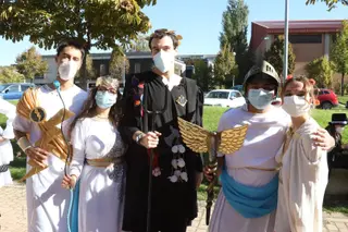Medicina celebra San Lucas con un gran desfile de disfraces