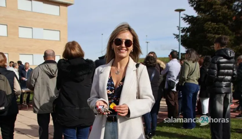 El alcalde de Salamanca, Carlos García Carbayo, entrega las llaves de una nueva promoción de viviendas protegidas en Pizarrales