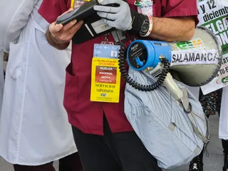Los médicos se concentran en Salamanca a las puertas del CAUSA por la huelga de facultativos