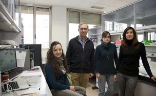 Javier De Las Rivas con investigadoras de su grupo
