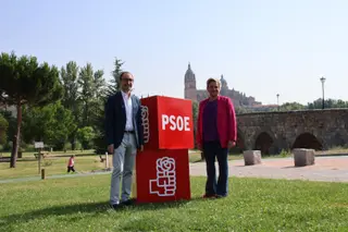 David Serrada y Elena Diego durante la presentación de la Candidatura al Congreso y al Senado del PSOE en Salamanca. Fotos Andrea M.