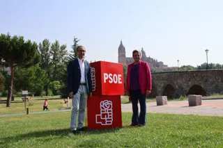 David Serrada y Elena Diego durante la presentación de la Candidatura al Congreso y al Senado del PSOE en Salamanca. Fotos Andrea M.