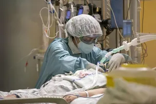 Las UCI de Castilla y León atienden a 179 pacientes con COVID-19, siete menos que este lunes