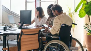 Personas con discapacidad trabajando | EP