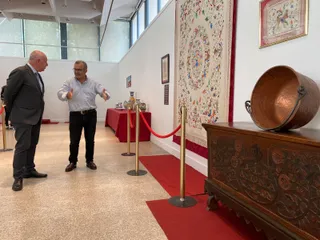 Foto durante la inauguración de la muestra