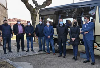 La zona de Fuentes de Oñoro estrena el bono rural de transporte gratuito para 14.000 habitantes de 17 localidades