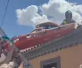 Bomberos Y Guardia Civil Asisten Y Evacuan a Un Vecino De Un Tejado De Cipérez
