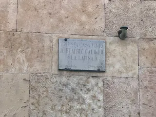 Placa en la casa de Beatriz Galindo