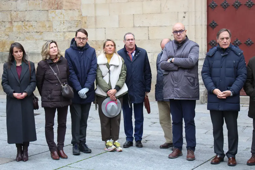 Concentración y manifiesto de los estudiantes para reivindicar mejoras en las conexiones de transporte.