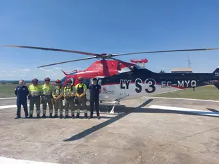 Brigada helitransportada de la base de Guadramiro LY-S3. Foto @naturalezacyl