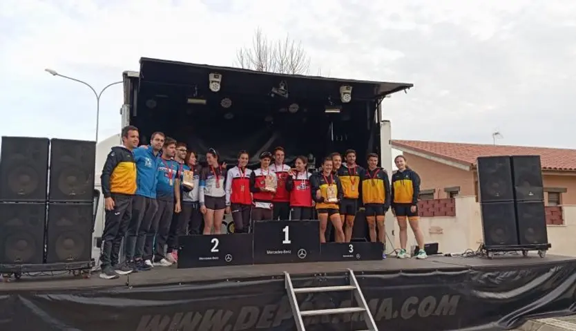 Podium Relevos Mixtos