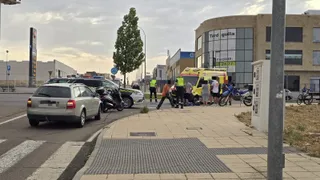 Un motorista herido en Carbajosa tras colisionar con un coche