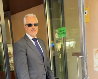 Pérez de la Sota a la salida de los Juzgados