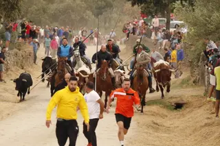 Encierro a caballo y capea en Lumbrales