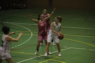 Victorias de USAL femenina y CB Santa Marta