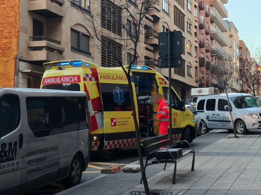 Un accidente entre dos turismos se saldrá con una persona herida junto a la rotonda de la UDS