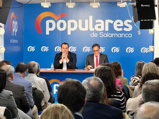 El presidente del PP de Salamanca, Carlos García Carbayo, junto al secretario general del partido, David Mingo. Foto S24H