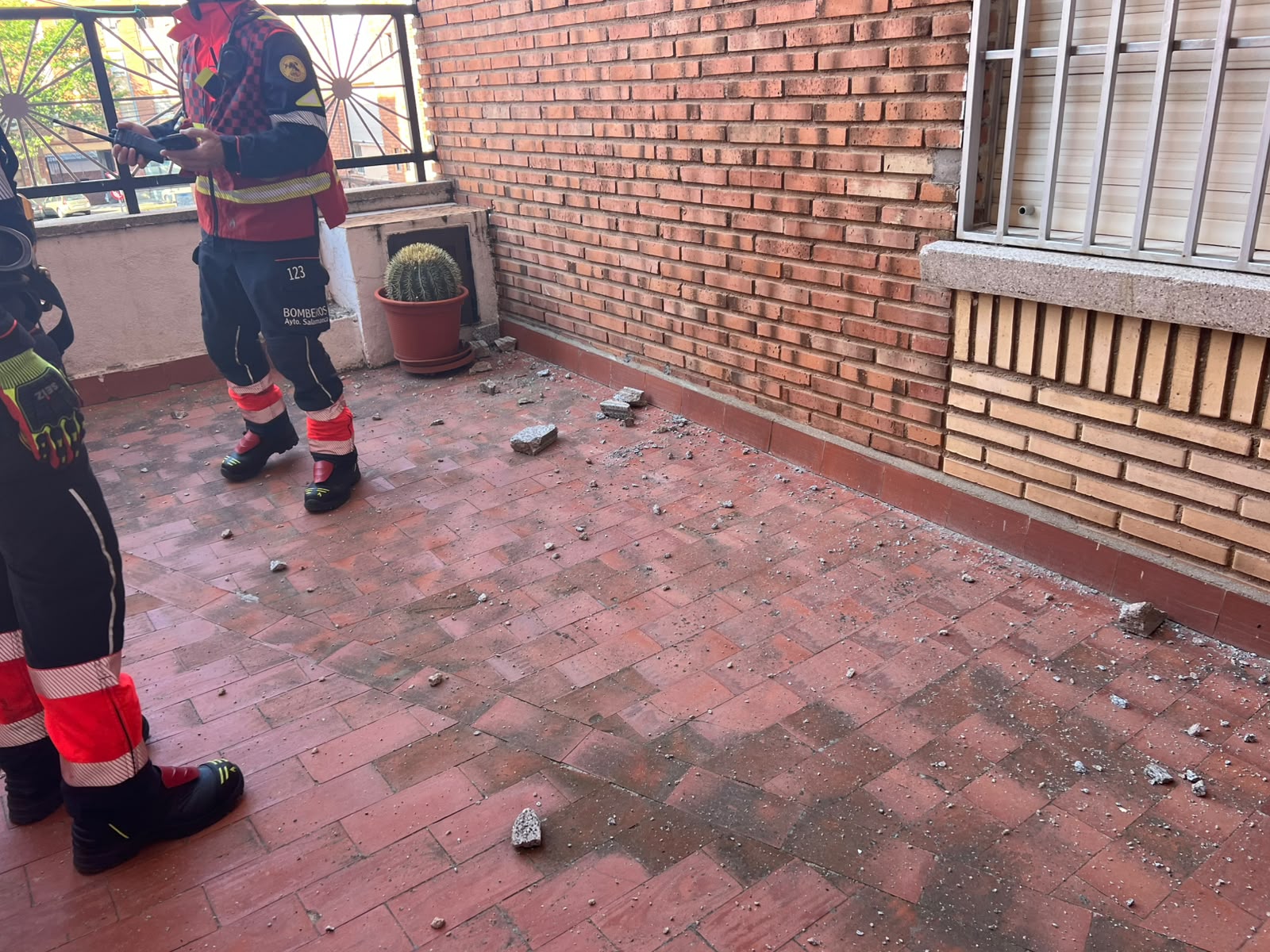Desprendimiento de fachada en el paseo de los Robles | Andrea Mateos