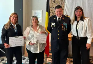 Carmen Guillén, presidenta de la Asociación  Salmantina Contra el Bulling y el Ciberbullying (ASCBYC), recibe en Bruselas el Premio Internacional "Eslabón de la Cadena de la Paz"