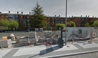 El Ayuntamiento mejora las zonas de ocio de las plazas Maestro Luna y Maestro Jiménez en San José