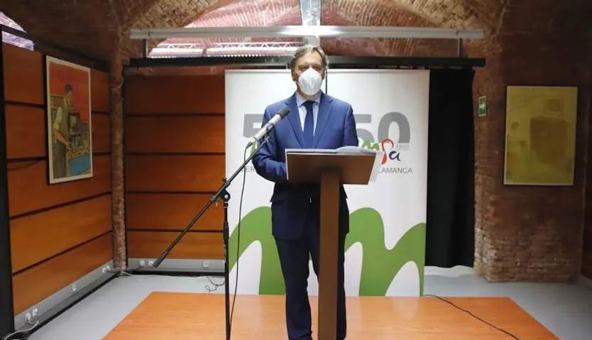 Carlos García Carbayo, inaugura la exposición ‘50 años de Mercasalamanca’
