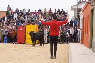 Ambiente y participación durante el 'Toro del Voto' en Villoria, suelta de dos toros del cajón. Foto Juanes (64)