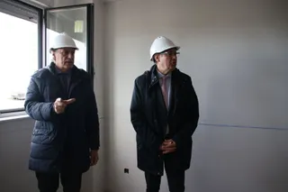 Carlos García Carbayo, visita las obras de la promoción de 48 viviendas protegidas de alquiler en Pizarrales