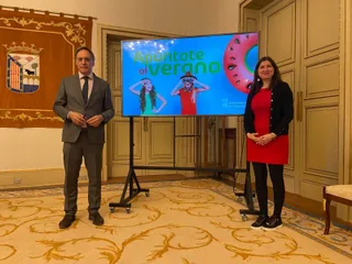 Carlos García Carbayo y Miryam Rodríguez en la presentación de apúntate al verano