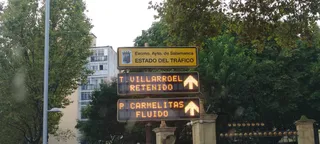 Señal de tráfico retenido en la avenida de Torres Villaroel