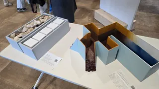 “La arquitectura como huella temporal: reflexión plástica sobre el Hospital Universitario de Salamanca”