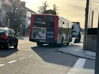 Autobús de Avanza averiado en Villamayor