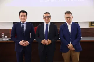 El rector de la Universidad de Salamanca inaugura la jornada ‘Entornos para innovar’ de la Fundación I+E