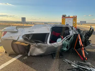 Dos jóvenes fallecen en un accidente en Morales de Vino y uno de los coches implicados se da a la fuga
