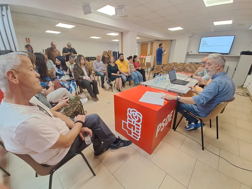 Ana Casado se reúne con alcaldes del PSOE para tratar el tema de la vivienda (3)