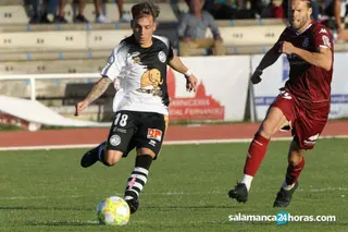 Álvaro Romero, en el duelo ante la Cultural en Las Pistas.